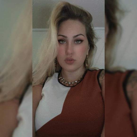 hippiebombshell